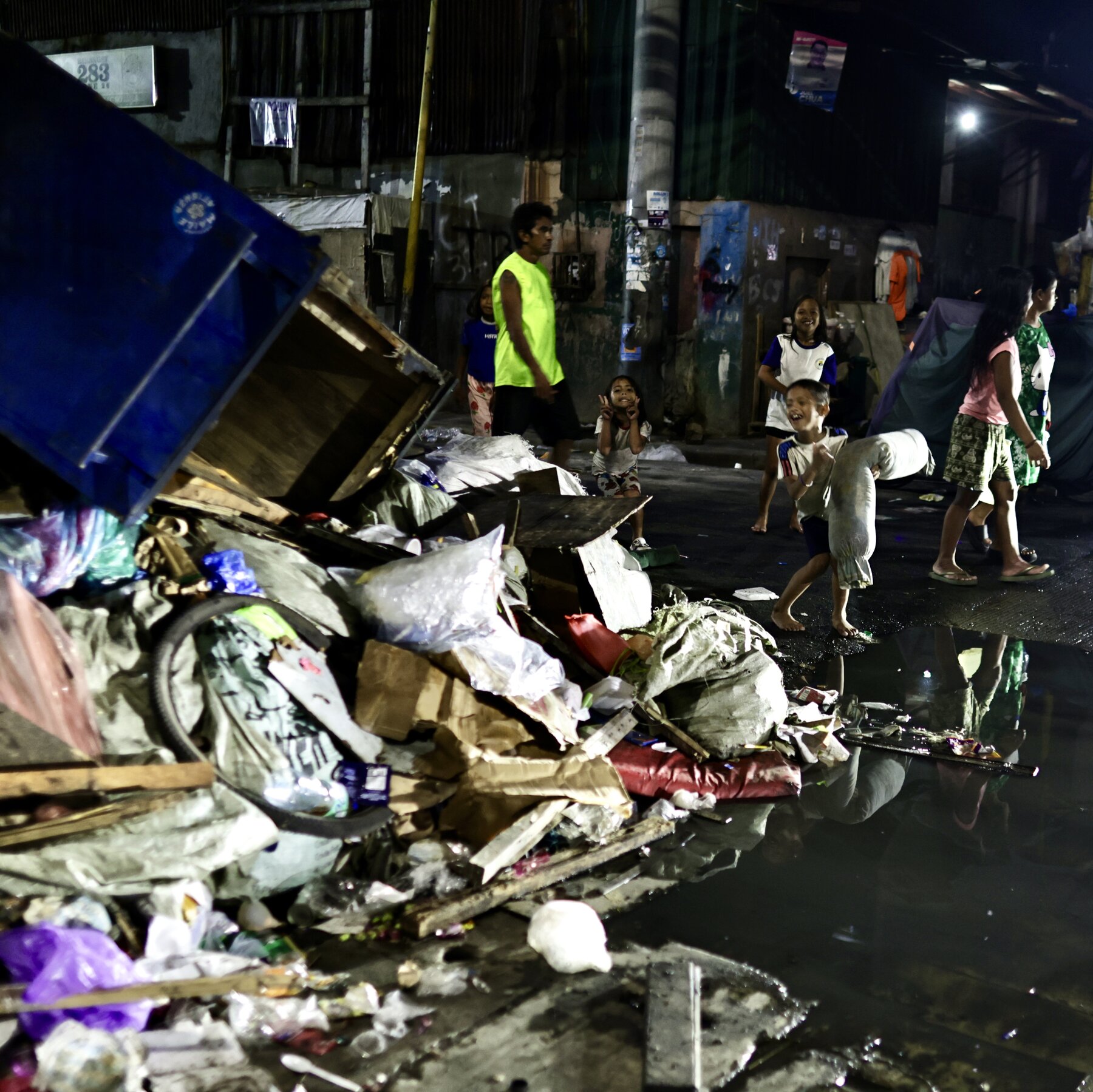 Manila Declares State of Emergency Over Unresolved Garbage Crisis