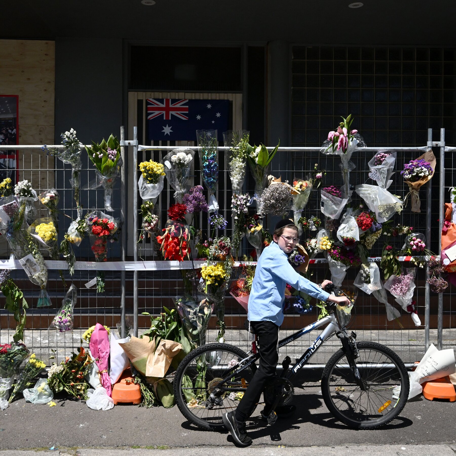 Surge in Anti-Semitic Incidents in Australia Highlighted by Unscathed Synagogue in Melbourne